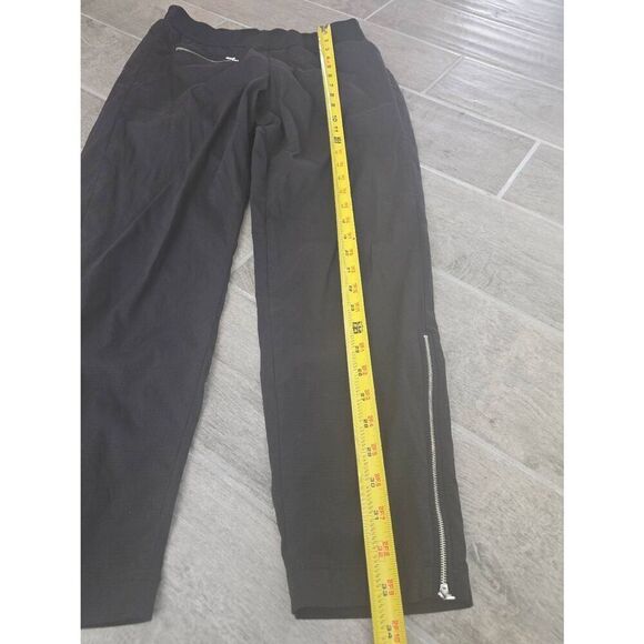 Women's Athleta Pull On Athletic Cropped Pants Black Size 6 - Picture 2 of 8